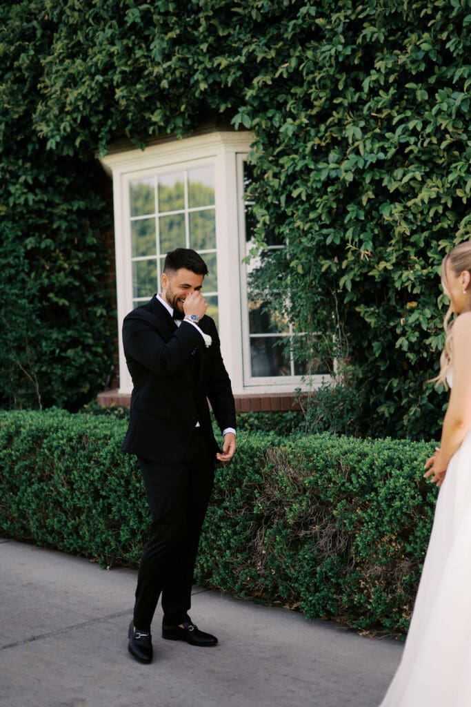 First Look Stonebridge Manor wedding, Arizona wedding photographer photos Stonebridge Manor wedding, Arizona wedding photographer