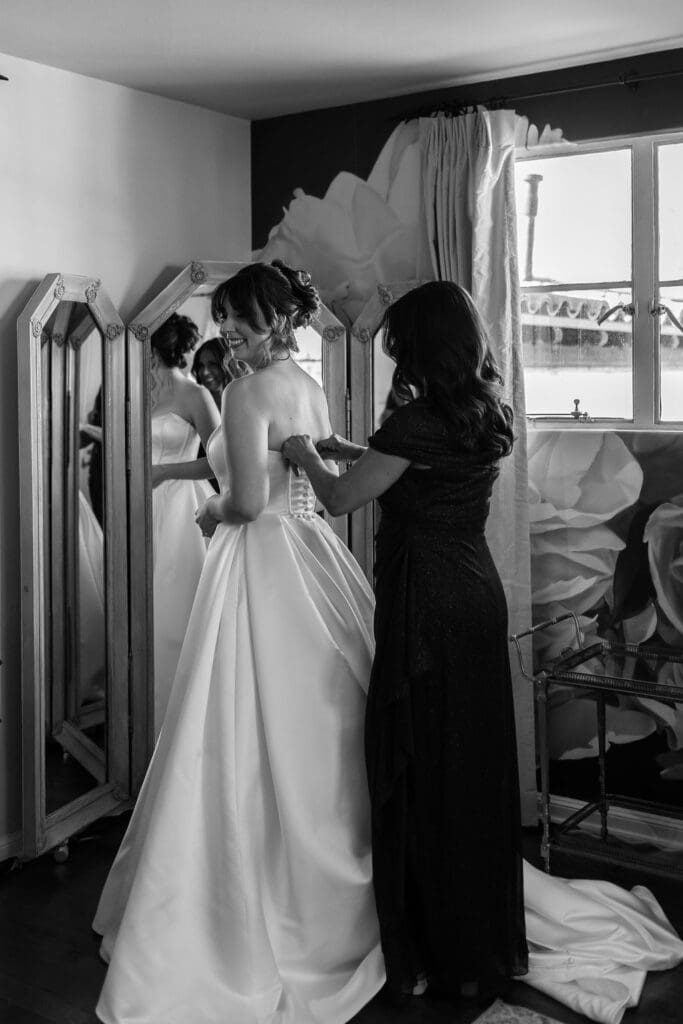 Getting ready at Wrigley mansion wedding, Phoenix Wedding Photographer