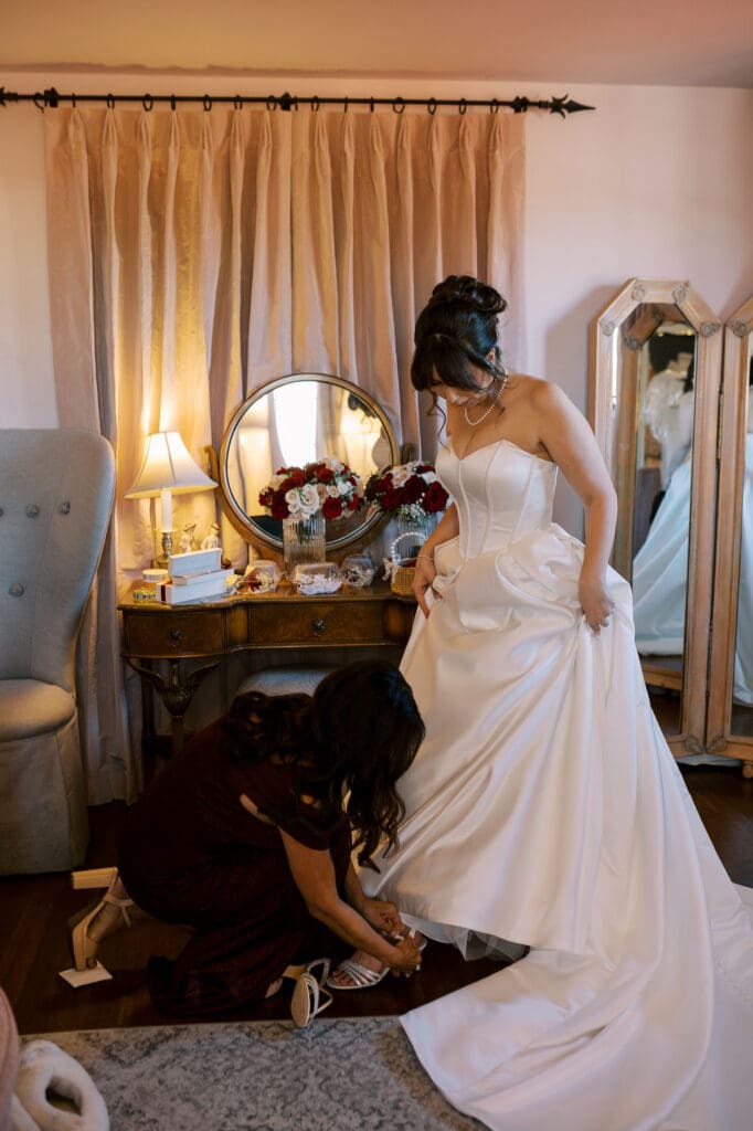 Getting ready at Wrigley mansion wedding, Phoenix Wedding Photographer